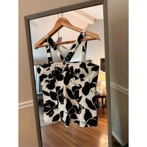 White House Black Market Medium Top